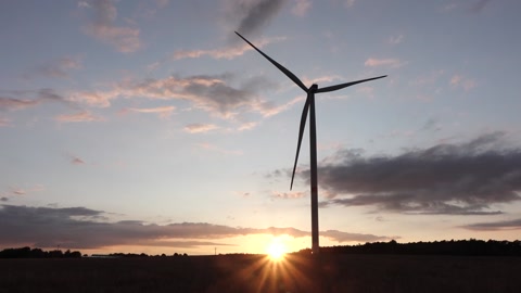 风车-日落时的风力涡轮机视频素材模板下载