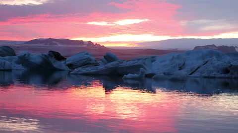 冰岛的约克尔萨隆冰川湖，冰山