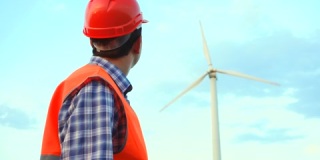 风力发电厂的工程师正在寻找风力涡轮机