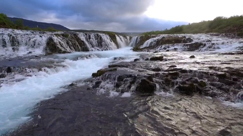 冰岛的神奇河流和瀑布视频素材模板下载