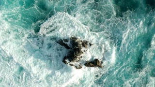 海浪冲击岩石视频素材模板下载