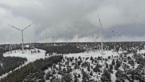 风力涡轮机覆盖着雪视频素材模板下载