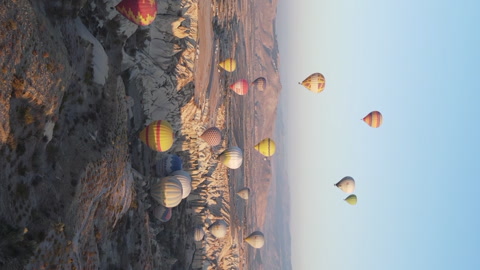 垂直视频 - 土耳其卡帕多西亚的气球视频素材模板下载