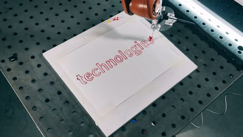 机器人机械臂正在使用记号笔写字在纸上