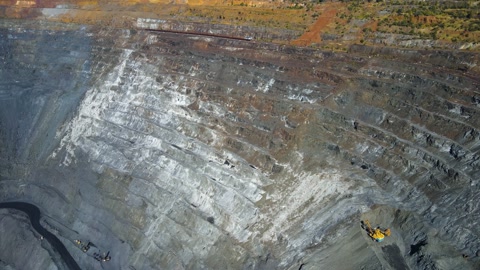 采石场铁矿石开采采石场采石场卡车冶金生产大坑视频素材模板下载