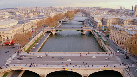 在法国巴黎塞纳河上空的空中无人机飞行视频素材模板下载