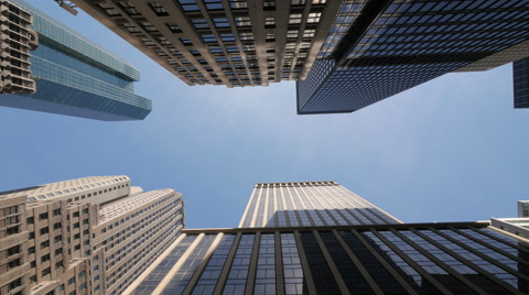 纽约市摩天大楼建筑驱动移动跟踪低角度