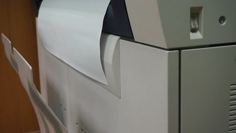 打印机输出的印刷纸张在办公室打印文件