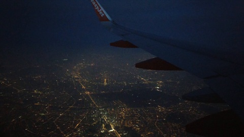 巴黎的夜晚从飞机上俯视夜景