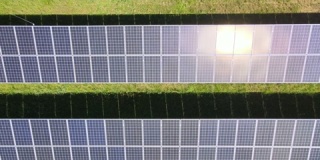 太阳直射下太阳能电池板的上升鸟瞰图，安排