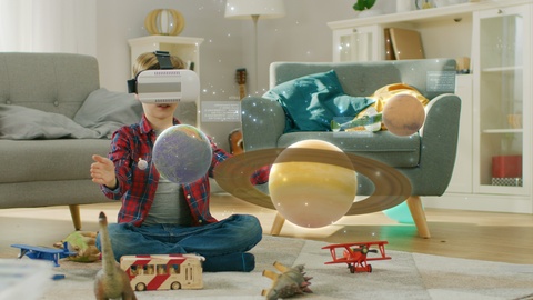 带着VR眼镜的儿童视频素材模板下载