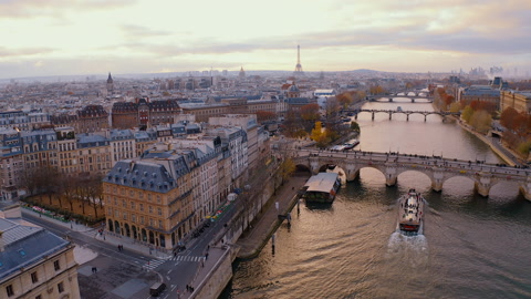 法国巴黎塞纳河上空的无人机飞行视频素材模板下载