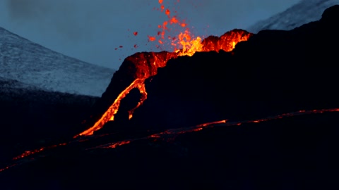 冰岛雷克亚尼斯区法格拉达尔斯菲亚尔火山戏剧性喷发