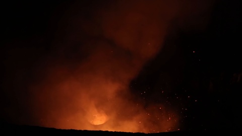 瓦努阿图沃卡诺·亚苏尔火山爆发。2014年2月视频素材模板下载