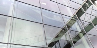 现代玻璃外立面办公楼