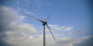 风力发电是利用风力通过风力涡轮机发电