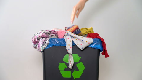 分配废物在家回收。