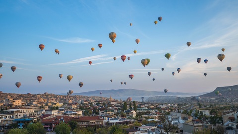 卡帕多西亚城市天际线，气球在土耳其飞行，延时4K视频素材模板下载