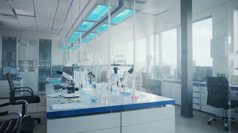 带设备的实验室计算机显示显示DNA屏幕视频素材模板下载