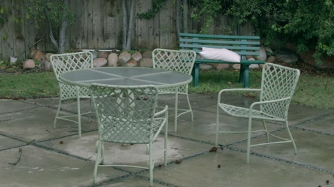雨中的露天桌椅视频素材模板下载