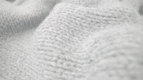 羊绒布料纹理在宏观多莉拍摄中流动的极端细节视图