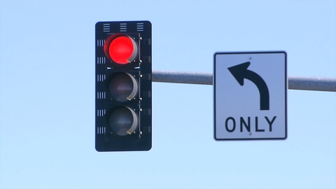 交通信号灯由红色变为绿色视频素材模板下载