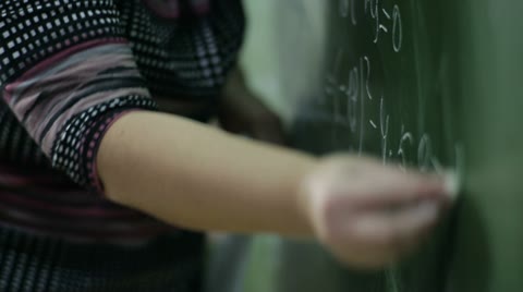 老师用粉笔写在黑板上视频素材模板下载