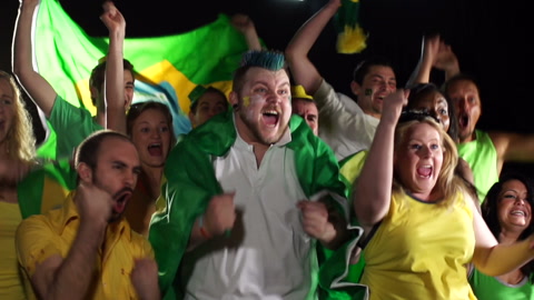 巴西足球球迷或支持者庆祝进球得分视频素材模板下载