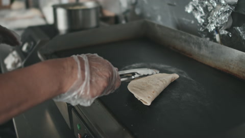 制作美味的玉米卷饼视频素材模板下载