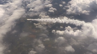 火箭穿越云层视频素材模板下载