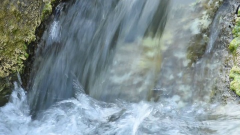 河流急流中的近景瀑布视频素材模板下载