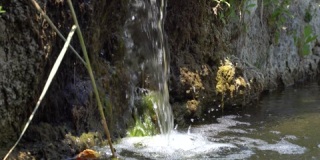 4k小溪的小瀑布
