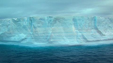 跟踪表状冰山的冰面