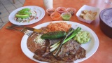 墨西哥食品Carne Asada和酸橘汁腌鱼高清在线视频素材下载