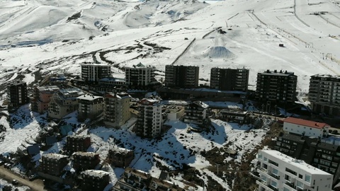 滑雪场的风景和山雪视频素材模板下载