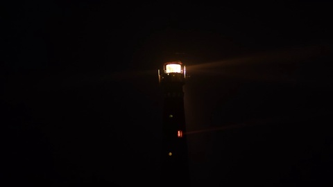 夜晚的灯塔