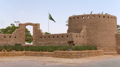 阿德达利亚历史城镇在利雅得，配有沙特阿拉伯国旗02