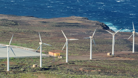 西班牙特内里费岛风力涡轮机发电景观。视频素材模板下载