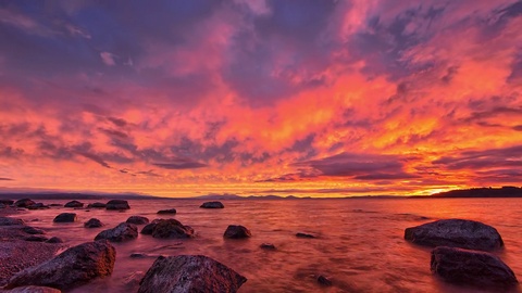 陶波湖壮观的日落原始地球