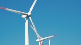 替代能源。大型旋转风力涡轮机叶片高清在线视频素材下载