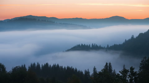 雾山景观的航拍