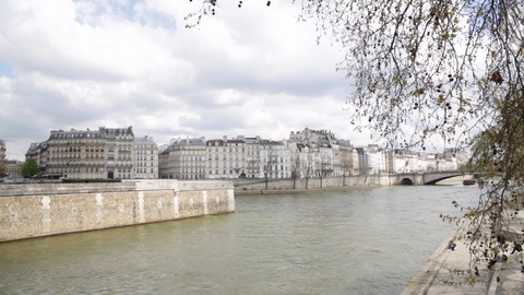 法国巴黎的塞纳河——倾斜视频素材模板下载