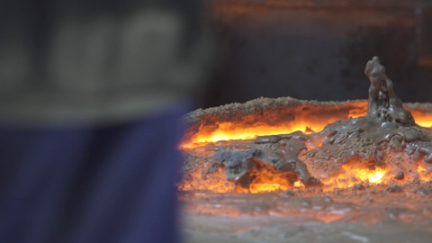 石英矿熔炼视频素材模板下载