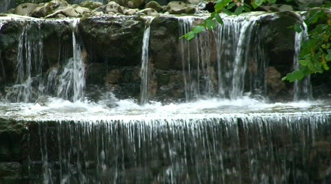 瀑布水流液体流动的视频特写视频素材模板下载