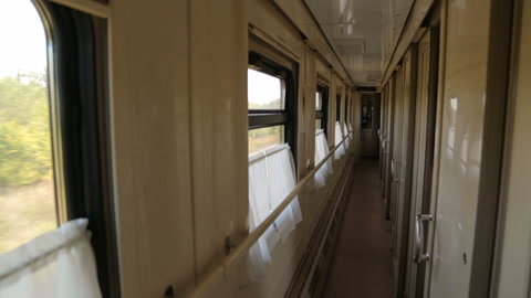 行进中的火车过道视频素材模板下载
