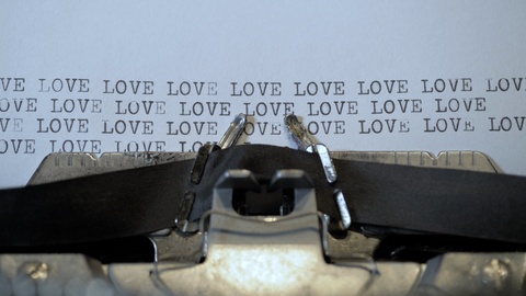 打字机重复打印英文爱