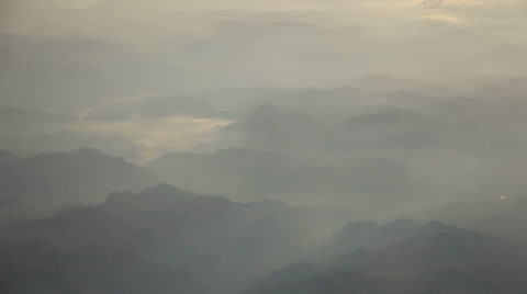 雾气笼罩着山脉视频素材模板下载