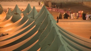 沙特阿拉伯米纳帐篷顶部的远摄视频素材模板下载