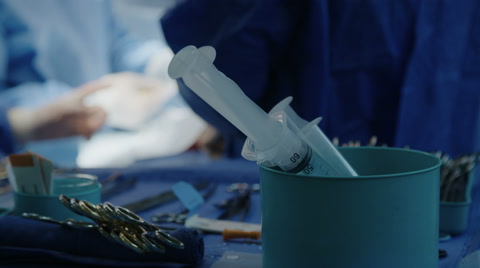 外科医生手术和器械特写视频素材模板下载