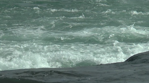 加拿大野水马蹄瀑布视频素材模板下载